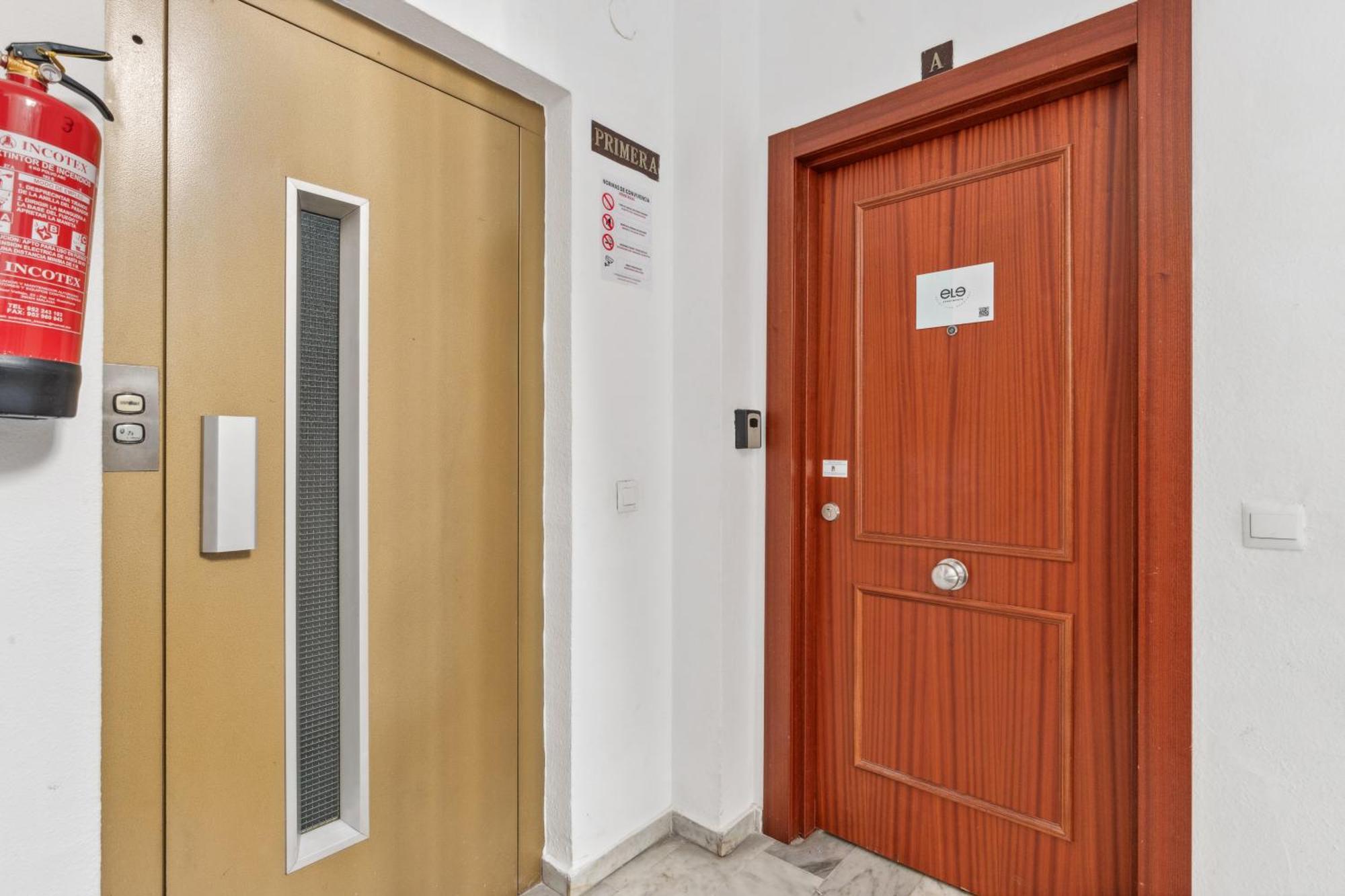 Epidemia & Quite Bedrooms By Ele Apartments Malaga Bagian luar foto