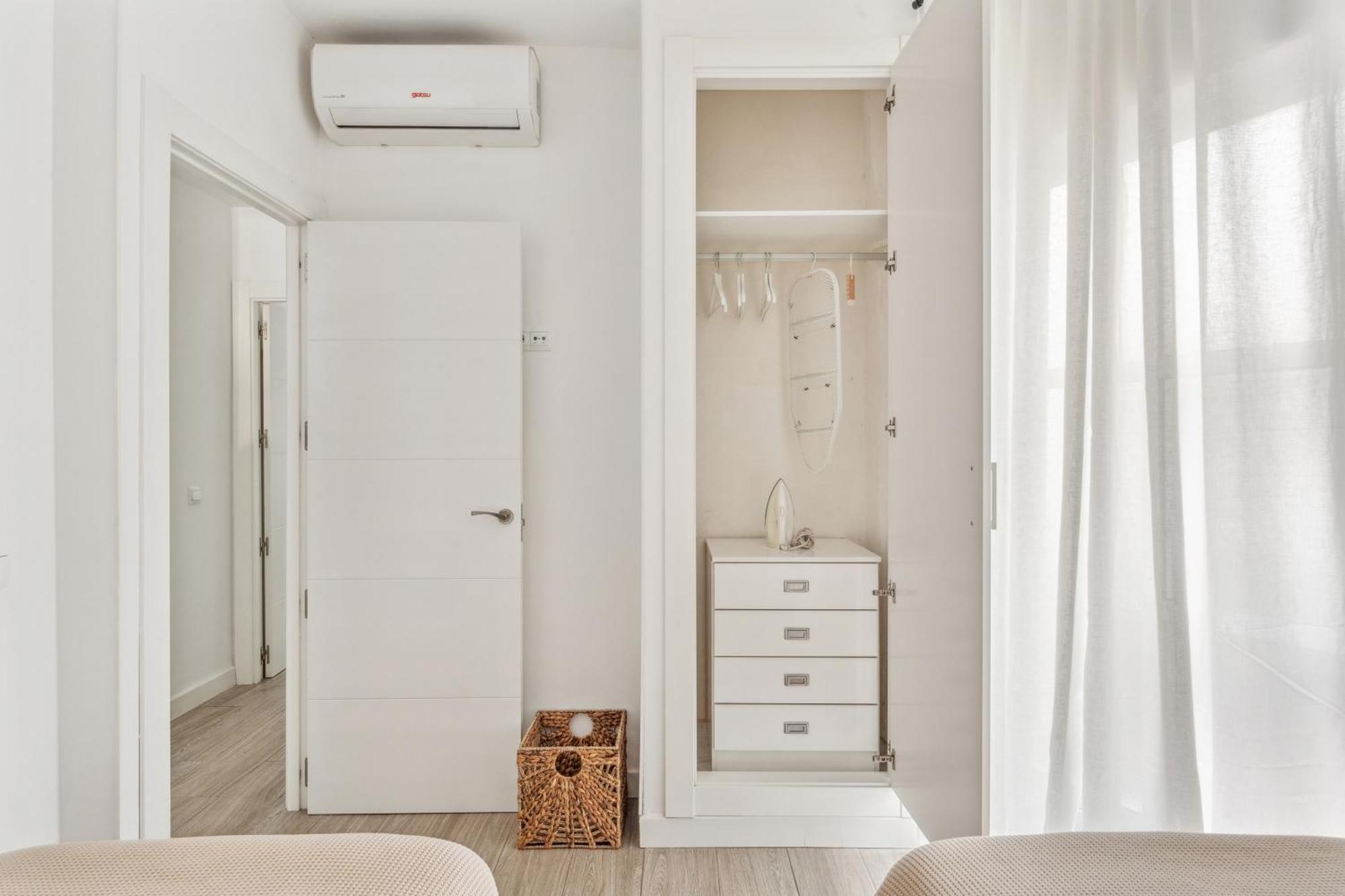 Epidemia & Quite Bedrooms By Ele Apartments Malaga Bagian luar foto